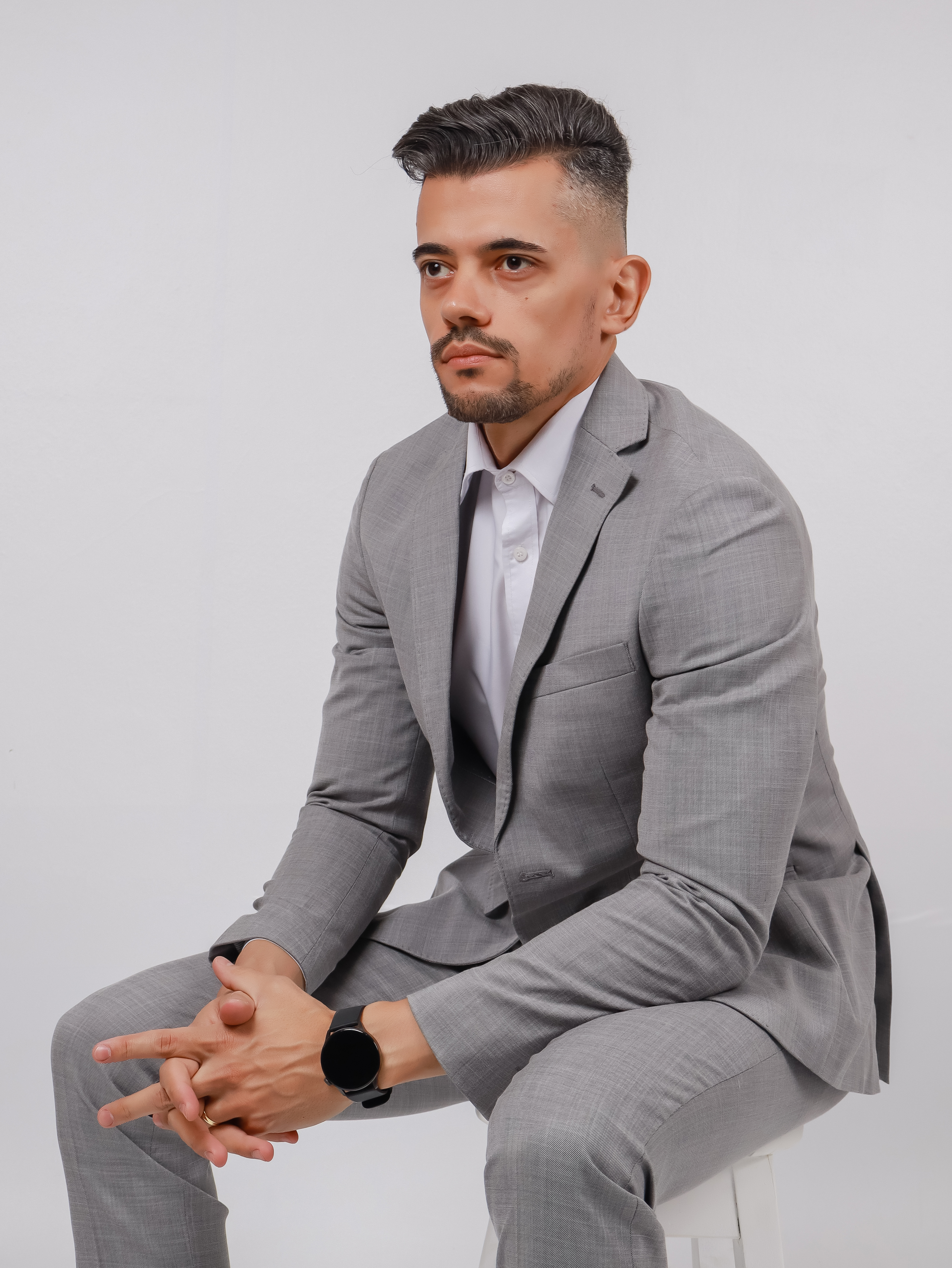 Terno cinza camisa branca masculino Cascavel